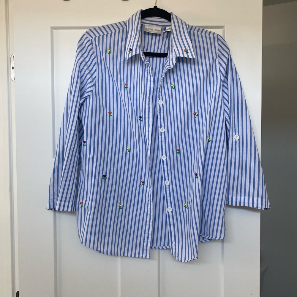 Draper's & Damon's Blue Striped Floral Embroidery Button Down Shirt